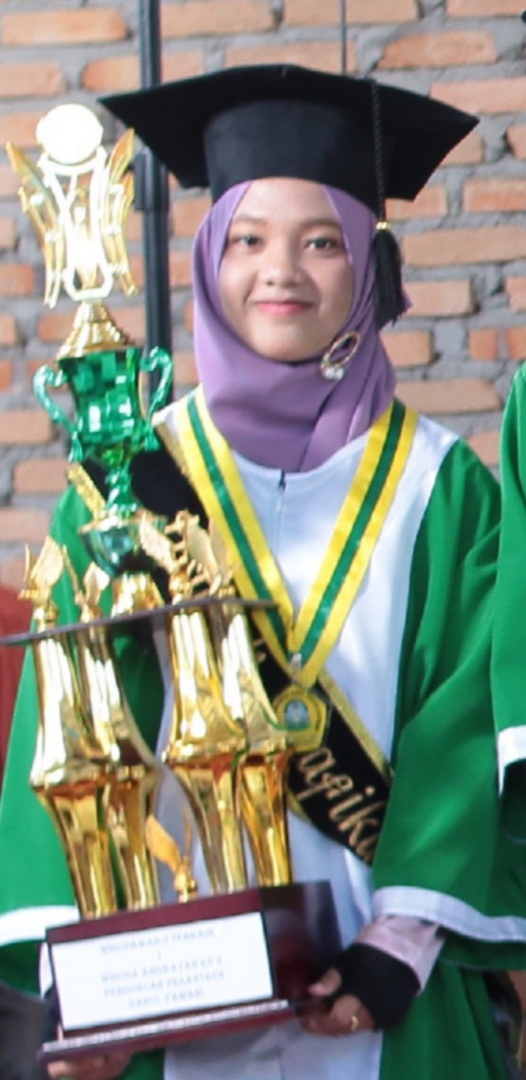 Foto : Rafikah Seorang Santri Penghafal Quran 10 Juz