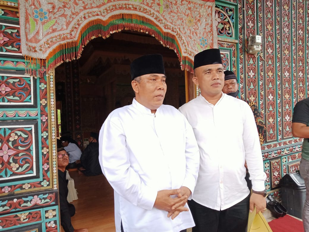 Paslon Bupati dan Wakil Bupati Pasaman Barat dari Jalur Perseorangan Agus Susanto - Rommy Chandra Saat di Wawancara di Rumah Gadang Nagari Talu, Selasa (06/10/2020)