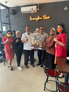 Foto: Plh Gubernur Sumbar Alwis Membuka Grand Opening Classic Coffee yang Didampingi oleh Owner Classic Coffe Jaya Isman