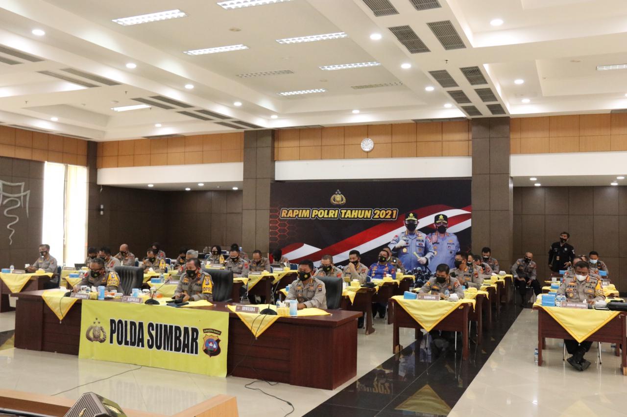 Kapolda Sumbar Irjen Pol Drs Toni Harmanto, MH menghadiri kegiatan Rapat Pimpinan (Rapim) dan Polri tahun 2021