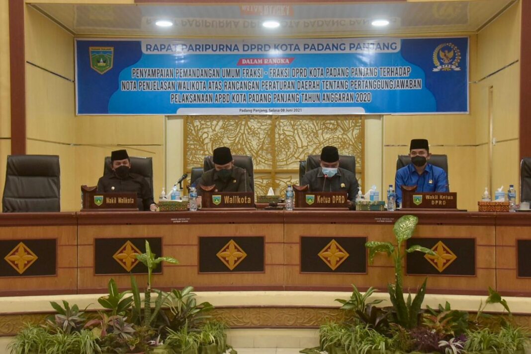 Fraksi Dprd Padang Panjang Sepakati Ranperda Apbd Dengan Catatan 0646