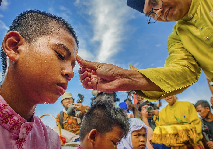 Mandi Balimau, Tradisi Suci yang Menjadi Kontroversi di Minangkabau. (Foto : Dok. Istimewa)