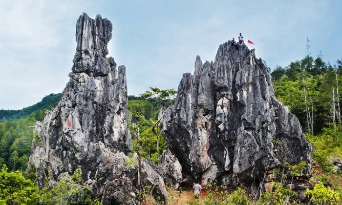 Puncak Microwave, Destinasi Tersembunyi di Balik Keindahan Hutan Batu Runcing Kota Sawahlunto. (Foto : Dok. Istimewa)