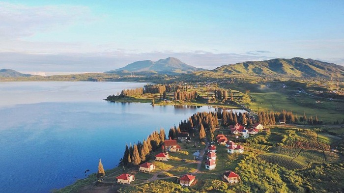 7 Pesona Wisata Danau Paling Menarik di Sumatera Barat, Terletak di Antara Bukit dengan Keunikan Fenomenal. (Foto : Dok. Istimewa)