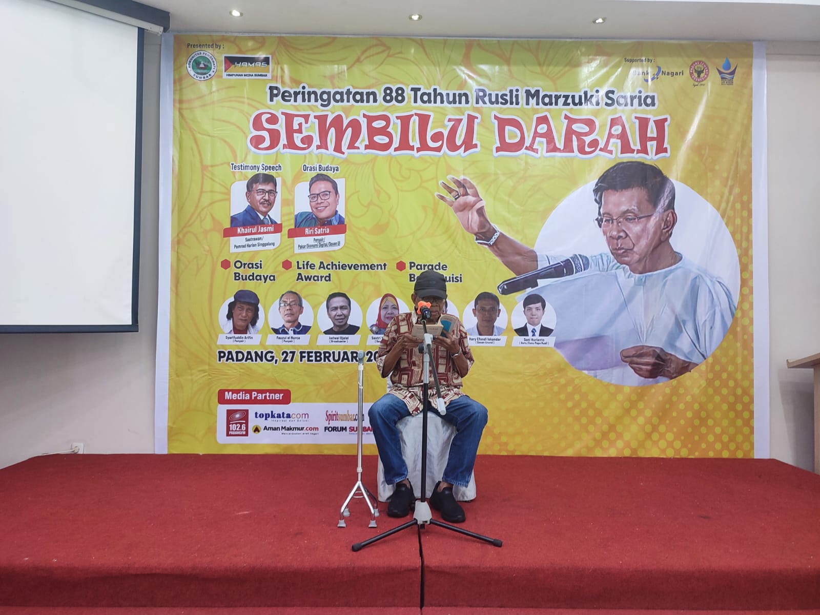 Merayakan Ulang Tahun ke-88, Rusli Marzuki Saria Bacakan Puisi "Sembilu Darah". (Foto : Dok. Istimewa)