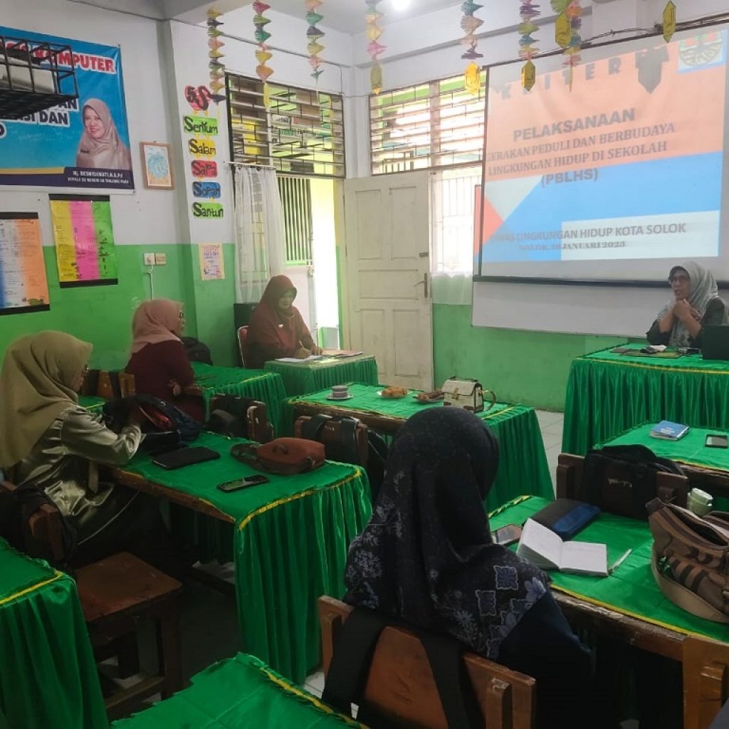 Menuju Sekolah Adiwiyata, DLH Sosialisasikan Gerakan PHBLS di SDN 06 Tanjung Paku