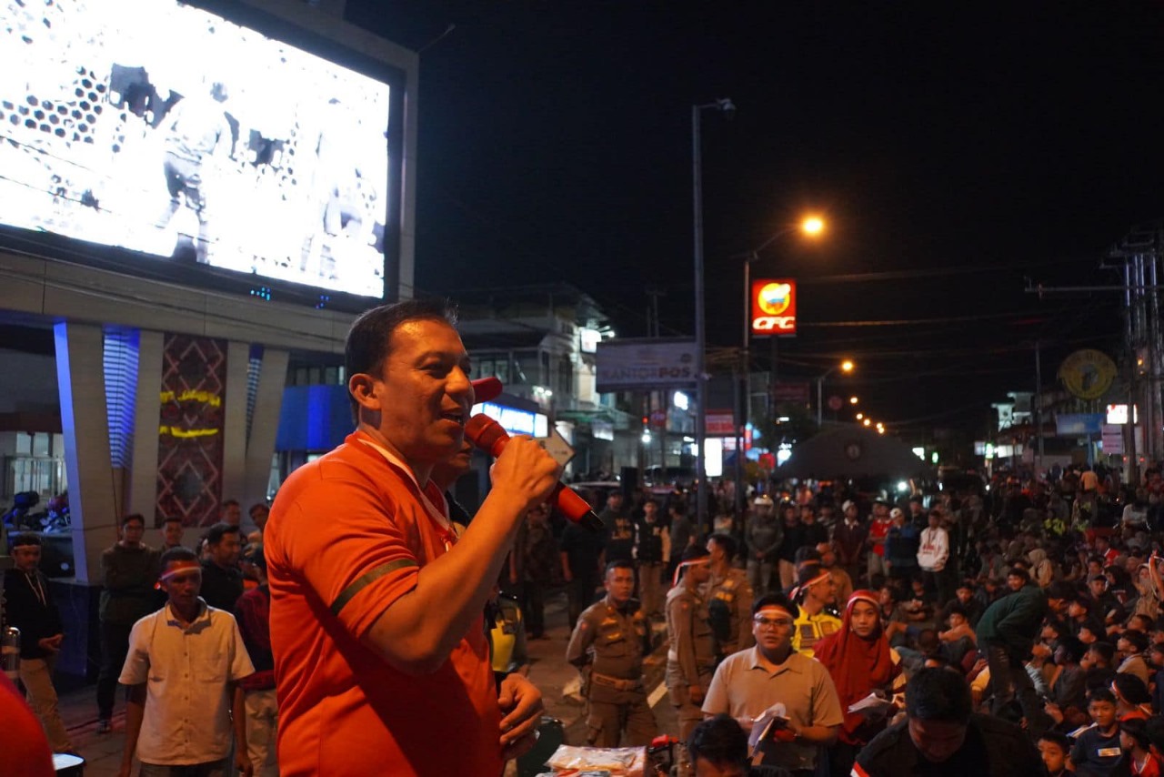 Gelar Nobar Timnas Indonesia, Ribuan Warga Padang Panjang Padati Videotron Depan PDAM