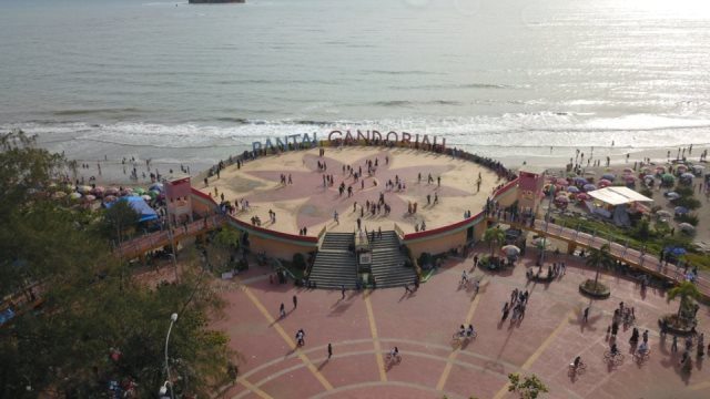 wisata pantai gandoriah pariaman