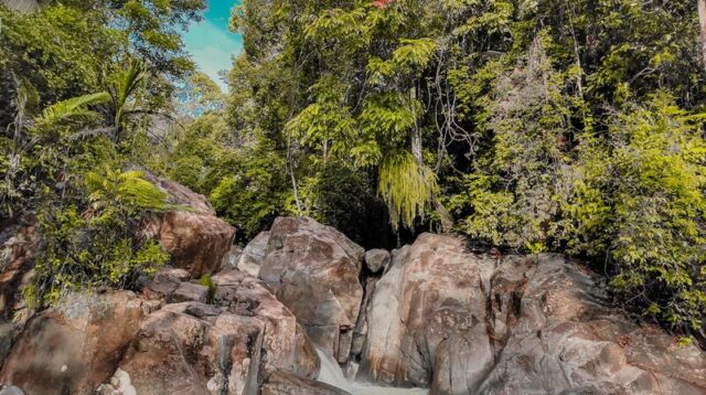 Wisata Sumbar, Keindahan Air Terjun Koto Tangah yang Menakjubkan, Cocok Untuk Refreshing (Foto: Dok.Istimewa)