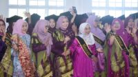 Anggota DPRD Sumbar Neldaswenti bersama Pj Wali Kota Sawahlunto Hadiri Wisuda Angkatan IV SILO