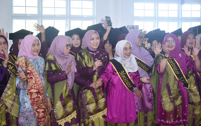 Anggota DPRD Sumbar Neldaswenti bersama Pj Wali Kota Sawahlunto Hadiri Wisuda Angkatan IV SILO