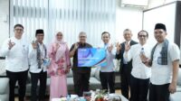 Bank Nagari Serahkan Kartu E-Tol kepada Pimpinan dan Anggota DPRD Sumbar, Muhidi Ini Mempermudah Tugas Kedewanan