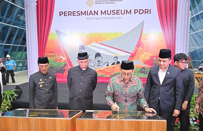 Didampingi Gubernur Sumbar, Menbud RI Resmikan Museum PDRI di Koto Tinggi Lima Puluh Kota