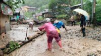 Longsor Hantam Jorong Sigiran Agam, 4 Rumah Rusak dan Akses Jalan Lingkar Danau Maninjau Lumpuh Total