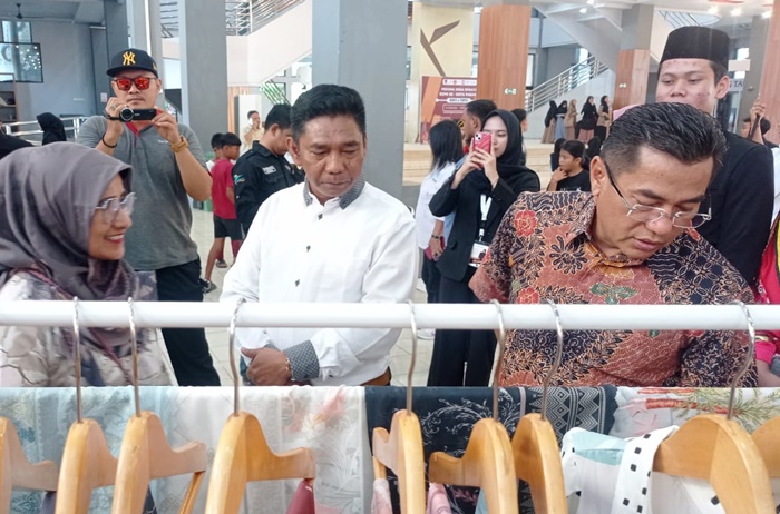 Pemko Padang Serahkan Sertifikat HAKI kepada Pelaku Ekonomi Kreatif