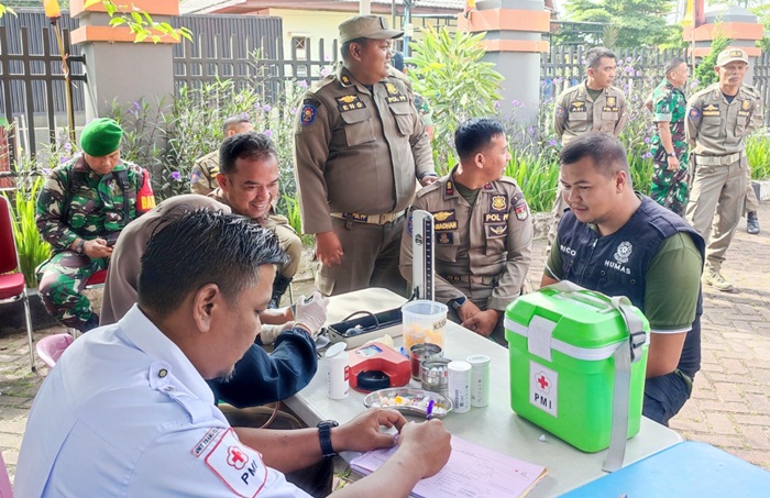 Satpol PP Kota Bukittinggi Gelar Donor Darah untuk Peringati HUT Kota Bukittinggi