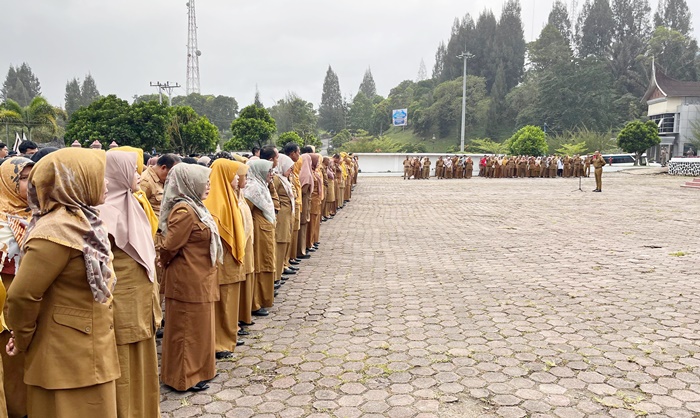 Sekda Medison Pimpin Apel Gabungan Pemkab Solok, Ingatkan Kesiapsiagaan Menghadapi Cuaca Buruk