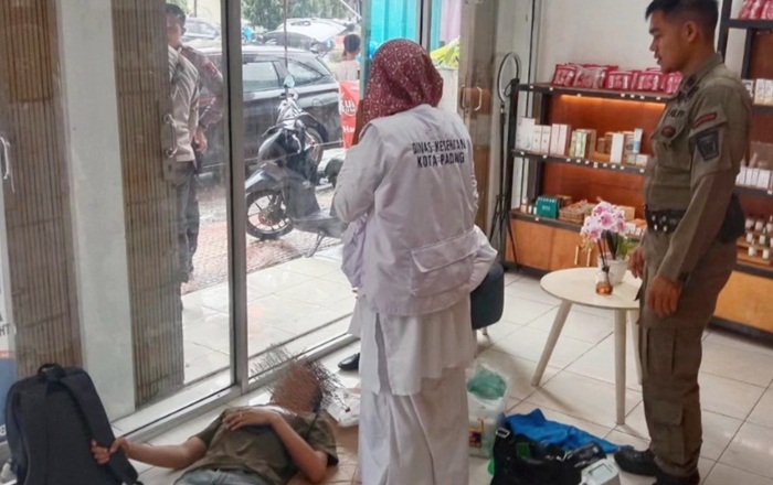 Seorang Pejalan Kaki Jadi Korban Lemparan Batu oleh ODGJ di Air Tawar Padang, Satpol PP Lakukan Pencarian Intensif