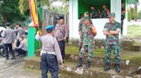 Personil TNI dari Kodim 0309 Solok dan personil Polres Solok Selatan saat pengamanan rekapitulasi suara Pilkada serentak tahun 2024 tingkat kabupaten Solok Selatan