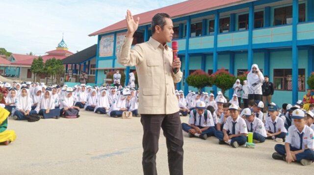 Wamen Dikdasmen Fajar Riza Ul Haq Kunjungi SMPN 7 Sijunjung