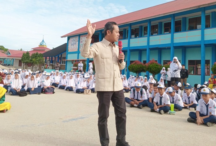 Wamen Dikdasmen Fajar Riza Ul Haq Kunjungi SMPN 7 Sijunjung