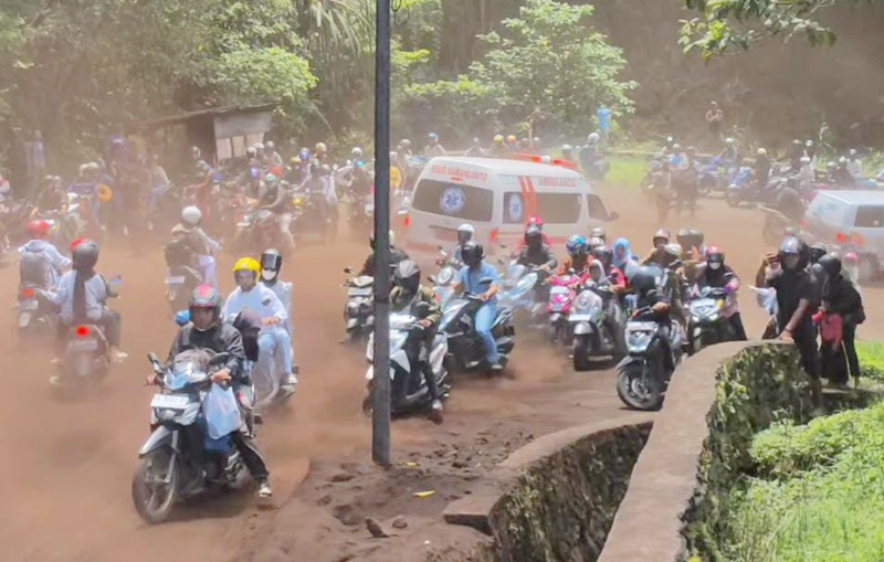 19 Jam Lebih Macet Akibat Truk Pengangkut Batubara Terbalik, Jalur Sitinjau Lauik Sudah Kembali Normal