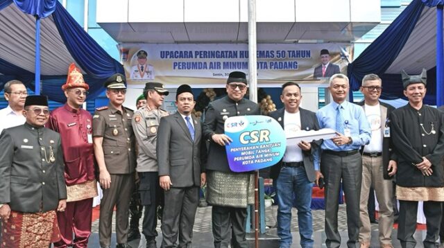 Bank Nagari Serahkan Satu Unit Mobil Tangki untuk Perumda AM Kota Padang