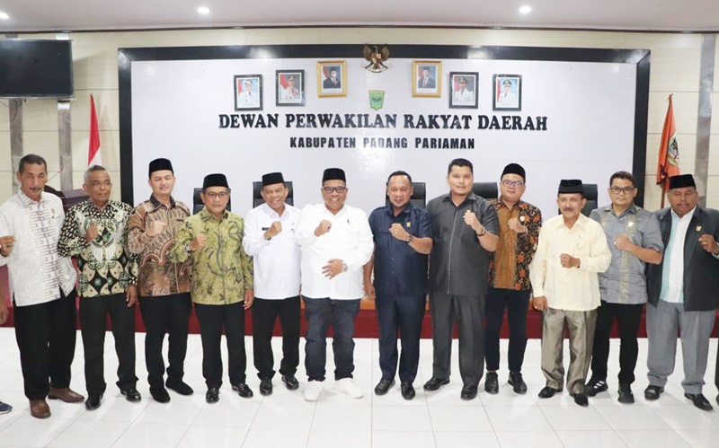 DPRD Padang Pariaman Gelar Rapat Paripurna Pengesahan Pasangan Bupati dan Wakil Bupati Terpilih 2025-2030