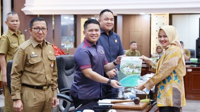 DPRD Sumbar Gelar Rapat Pandangan Akhir Fraksi-Fraksi Terkait Ranperda Kemudahan Berusaha