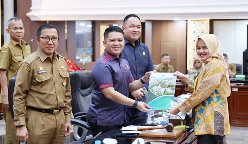 DPRD Sumbar Gelar Rapat Pandangan Akhir Fraksi-Fraksi Terkait Ranperda Kemudahan Berusaha