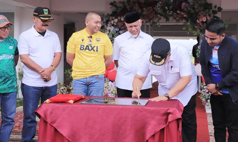 Disaksikan Gubernur Sumbar, Wali Kota Solok Resmikan Stadion Marah Adin di Kecamatan Tanjung Harapan