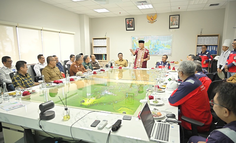 Gubernur Mahyeldi Dorong Masyarakat Sumbar Terbuka terhadap Investasi untuk Kemajuan Daerah