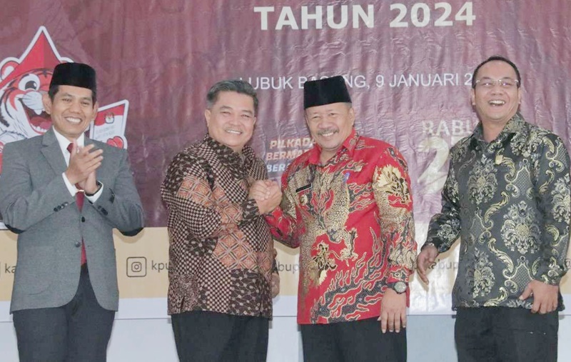 KPU Agam Tetapkan Benni Warlis dan Muhammad Iqbal sebagai Bupati dan Wakil Bupati Terpilih 2024-2029