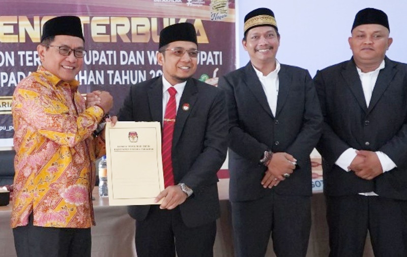 KPU Padang Pariaman Tetapkan John Kenedy Azis dan Rahmat Hidayat Sebagai Bupati dan Wakil Bupati