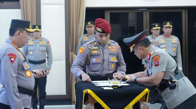 Kapolri Resmi Lantik Irjen Pol Gatot Tri Suryanta sebagai Kapolda Sumbar