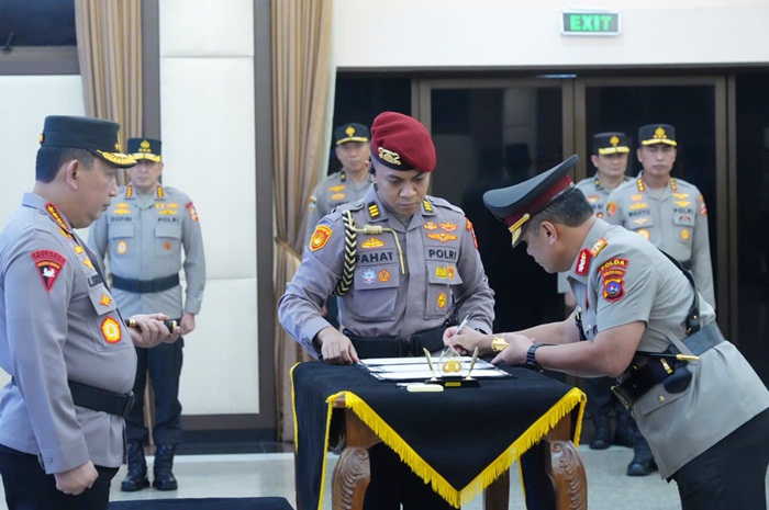 Kapolri Resmi Lantik Irjen Pol Gatot Tri Suryanta sebagai Kapolda Sumbar