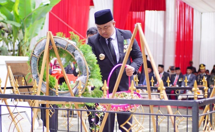 Kenang Jasa Ahmad Munawar, Bupati Dharmasraya Ziarah ke Makam Pj Bupati Pertama