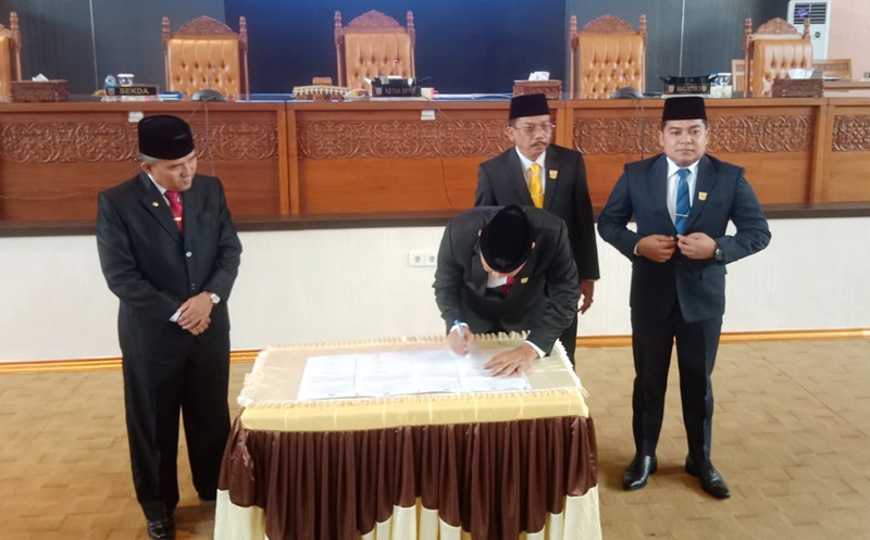 Ketua DPRD Dharmasraya Gelar Rapat Paripurna Pengumuman Pasangan Bupati dan Wakil Bupati Terpilih