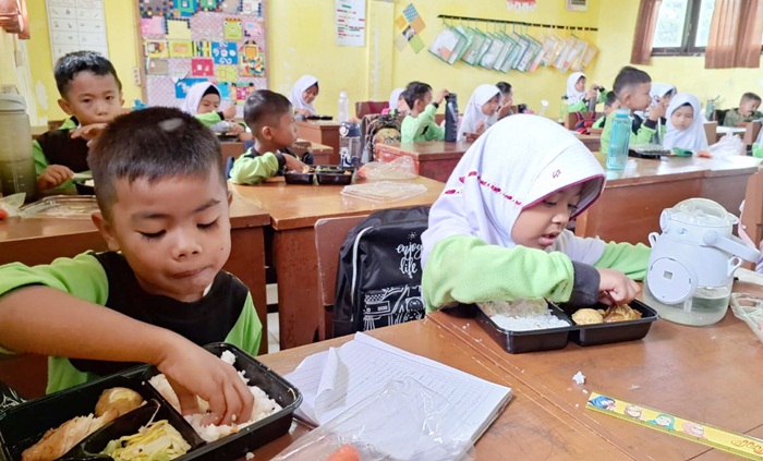 Kota Pariaman Resmi Memulai Program Makan Bergizi Gratis, Tingkatkan Antusiasme Anak-Anak untuk Belajar