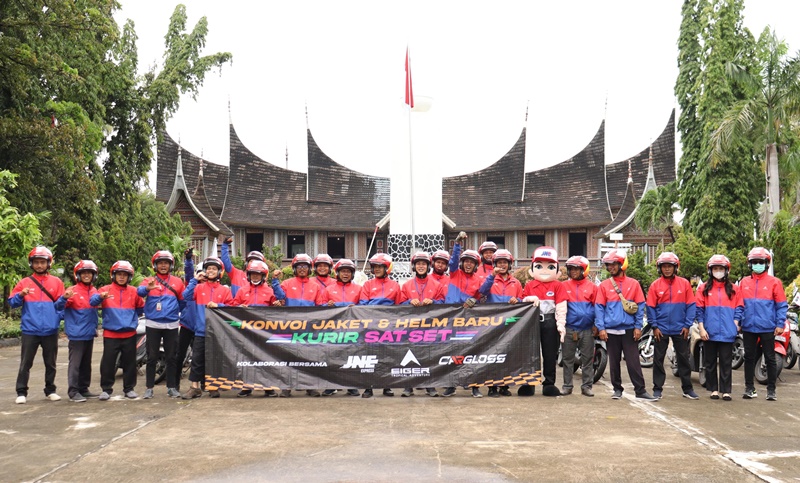 #KurirSATSETJNE Padang Tampil Lebih Keren dengan Perlengkapan Baru, Siap Antar Kebahagiaan