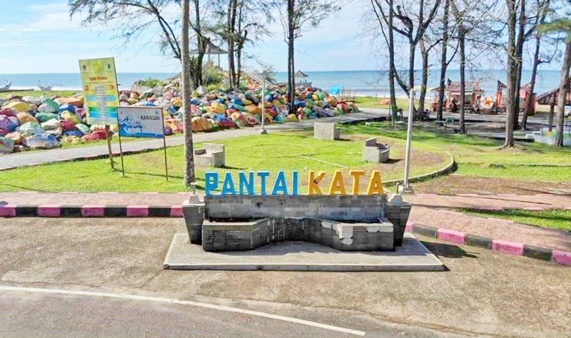 Pantai Kata Pariaman Jadi Primadona Wisatawan di Musim Liburan