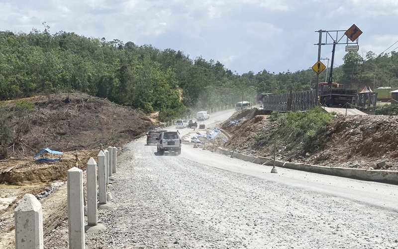 Pengerjaan Perbaikan Jalan Terus Dikebut, Arus Lalu Lintas di KM 106 Riau-Sumbar Kembali Normal