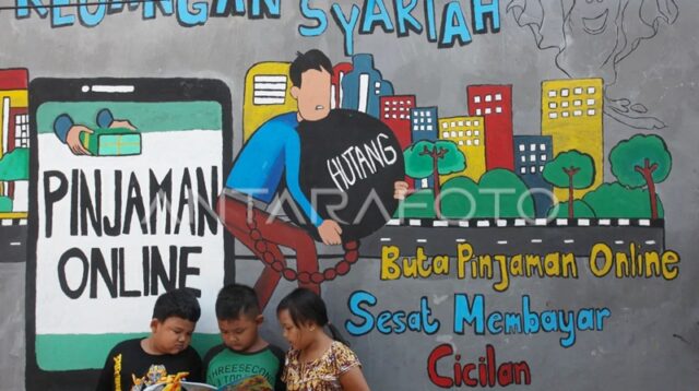 Pinjol Masyarakat Capai Rp137 Triliun, DPR RI Desak OJK Perketat Pengawasan Pinjaman Online