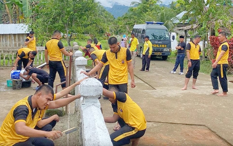 Polres Pesisir Selatan Gelar Program Jumat Barasiah di Masjid Kenagarian Kambang Barat, Lengayang