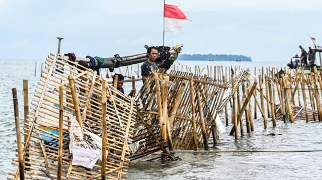 Puisi - Ratap Nelayan di Balik Tirai Laut