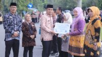 Wakil Wali Kota Solok Pimpin Apel Perdana Tahun 2025 di Balaikota, Serahkan Sejumlah Penghargaan