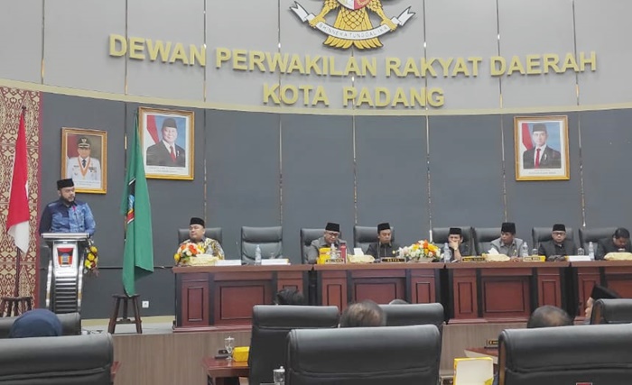 DPRD Kota Padang Tetapkan Pasangan Fadly Amran-Maigus Nasir Sebagai Wako-Wawako Terpilih Periode 2025-2030