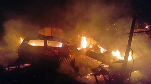 Dapur Warga di Koto Tangah Padang Ludes Dilalap Api, Mobil dan Becak Motor Ikut Terbakar