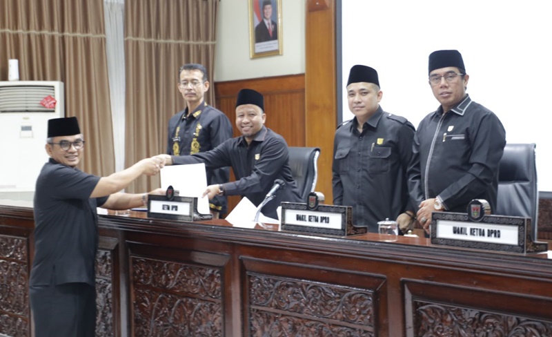 Enam Fraksi DPRD Bukittinggi Sampaikan Pandangan Umum terkait Ranperda SPBE dan RPPLH 2025-2055