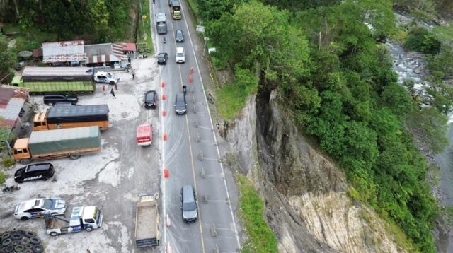 Jalan Amblas di KM 61.500 Malibo Anai, Satlantas Polres Padang Pariaman Berlakukan Sistem Buka Tutup